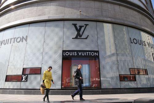 中国商网官网(LV老板暗讽蹿红的Gucci：一直被模仿，从未被超越)