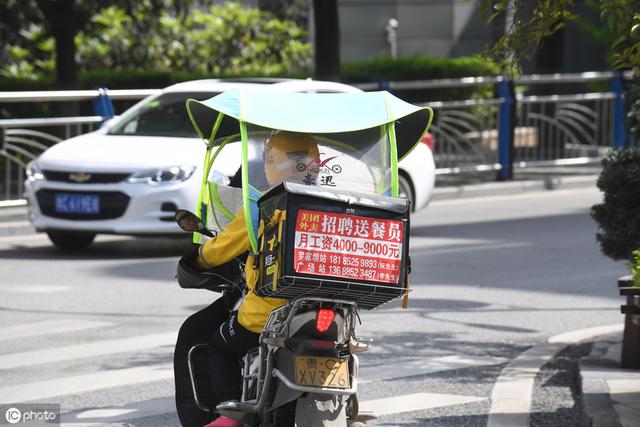 怎么跑外卖兼职配送员(入职当外卖小哥，需要些什么条件？专业人士告诉你)