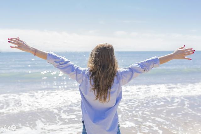 有钱花app是骗子(小说：女子为钱不顾一切，竟甘愿被骗感情，她却坦然：有钱花就行)