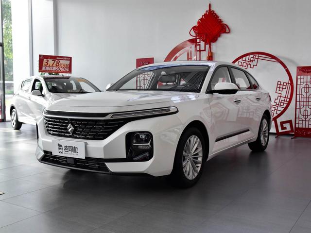 宝骏新款价格及图片(宝骏的新款旅行车，5.98万圆梦瓦罐，实拍新宝骏RC-5)