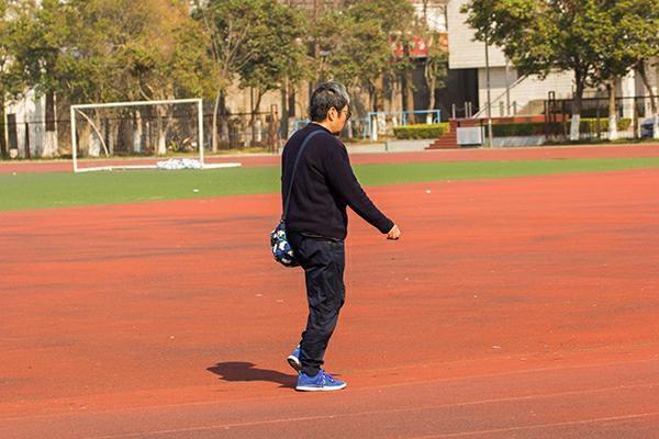 女人6000步是多少公里(老年人一天应该走多少步？六千步好，还是一万步好？多了解下)