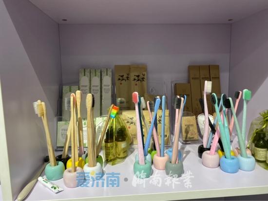酒店客房一次性用品批发(酒店或被禁用一次性塑料用品，济南多数酒店免费提供，少有可降解材质)