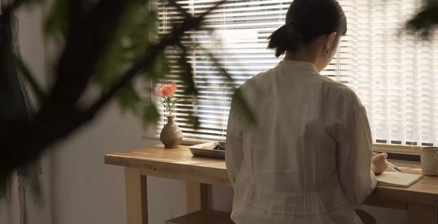适合主妇在家的工作(30岁主妇的一天：5点起床做家务、不社交不生娃，却让人超羡慕？)