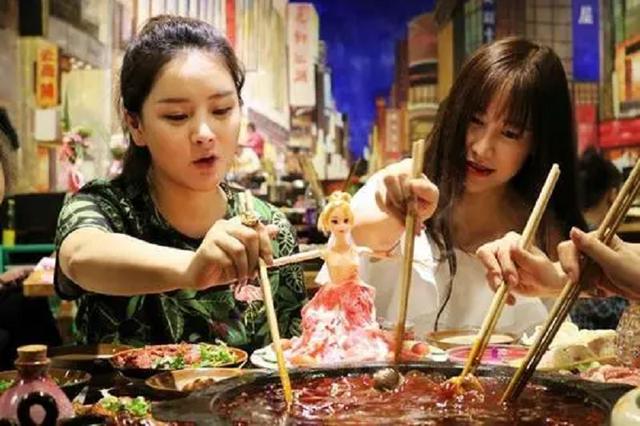开个火锅店大概需要多少钱一共(四川夫妻开火锅店，利用“一元套餐”年收益130万，模式值得借鉴)
