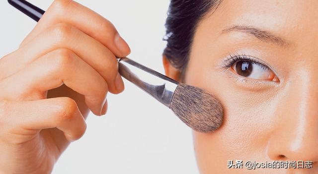 化妆需要用到哪些东西(若是基础化妆，有哪些必备的化妆品，如何选择适合自己的化妆品？)