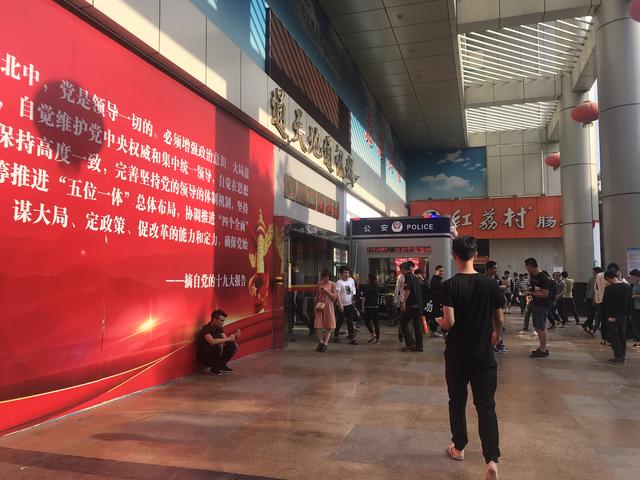 华强北手机批发网站一(探秘二手iPhone“发源地”华强北市场：你们的手机是这样卖出去的)