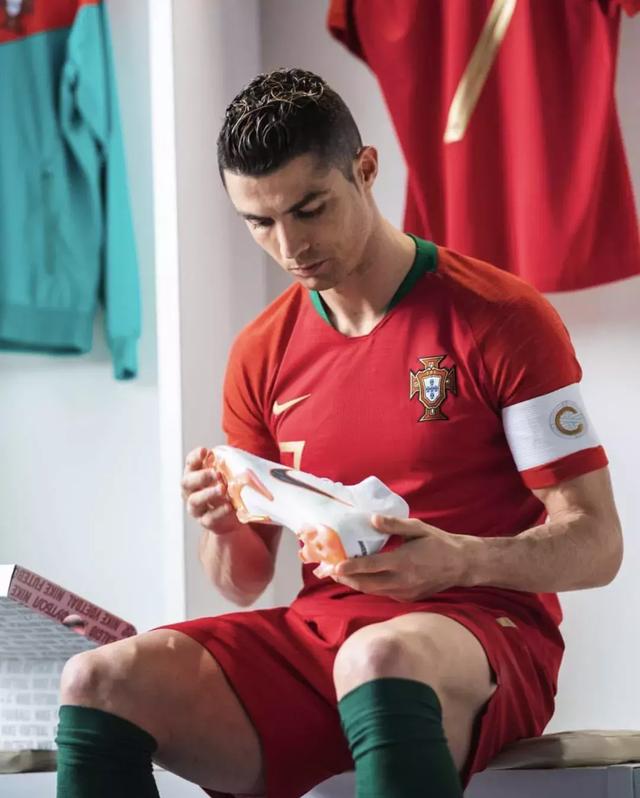 gucci老爹鞋多少钱(Gucci老爹鞋再出新款，Off White推出世界杯最火联名！)