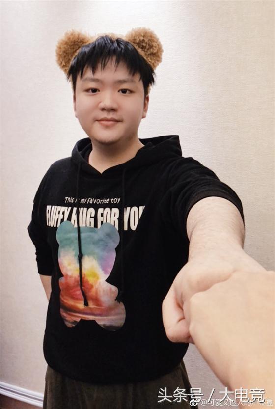 马飞飞直播间(马飞飞即将回归斗鱼直播，网友揣测那个人要回来了？)