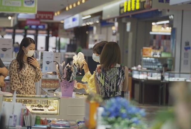 韩国饰品批发网站(威海韩国商品交易中心开启进口商品源头之旅)