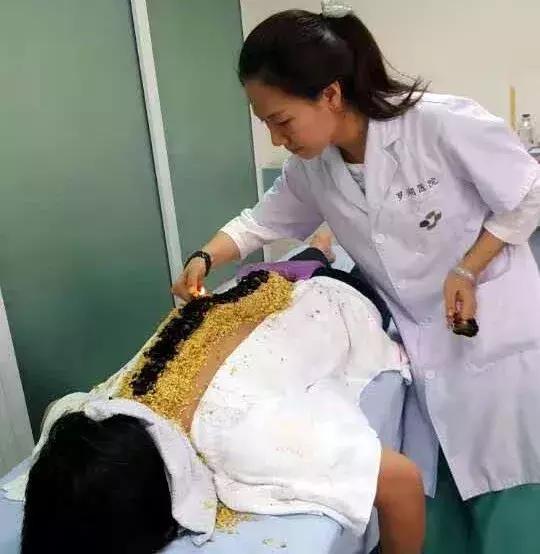 哪些人不适合做隔姜灸(怕冷、宫寒、慢性腹泻？隔姜灸帮您补阳！)
