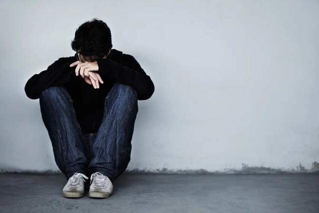 苹果手机群主怎么踢人出微信群(在骗子聚集的网贷吧，借几千滚成二十多万后，他们的人生在下沉)