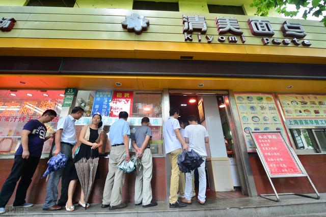 开一家早餐店要什么手续(河南男人开早餐店，一年盈利80万，生意人可以学学)
