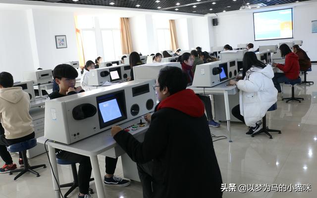 女生专业就业前景排名理科(理科女生适合的8大“热门专业”，毕业生工作稳定，发展潜力很大)