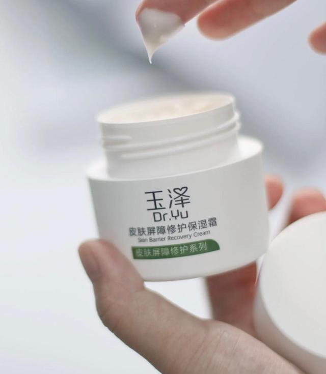 薇诺娜特护霜能修复红血丝吗(4款高性价比“国货面霜”，嫩肤、修复都不差，40岁女人一样适合)