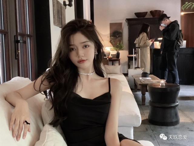 微信怎么打招呼加人容易通过(微信刚加上的女孩，该如何开场才能快速升温)