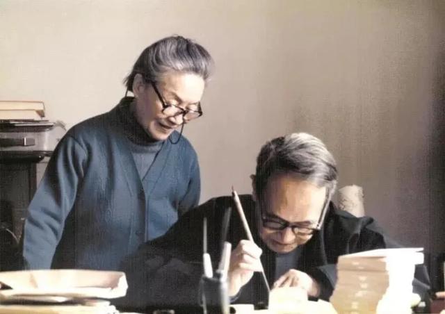 杨绛和钱钟书的照片(钱钟书与杨绛相爱66年，让婚姻被爱包围，只因这样几个秘诀)