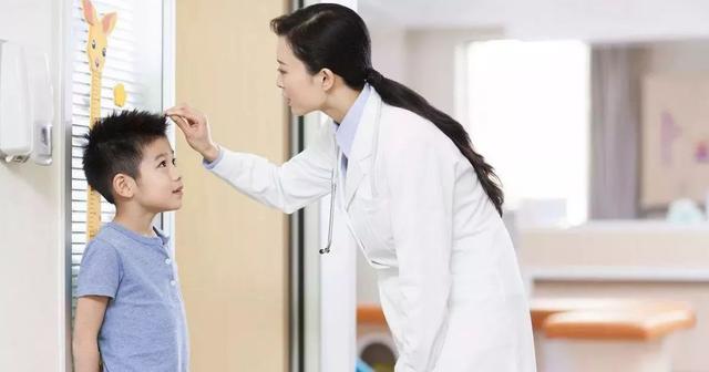 儿童身高体重腰围对照表(最新！1~18岁男女生身高体重标准表公布，你的孩子达标了吗？)