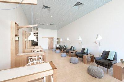 一个新手怎么开美甲店叫什么名字(新手想开美甲店，做好这4点，不愁赚不到钱)