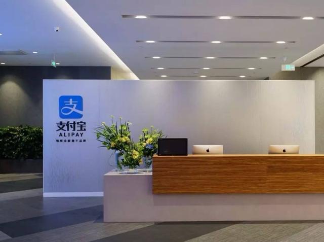 手机支付宝存钱安全吗(支付宝安全吗？3位黑客入侵支付宝，快转账成功时出现11个字)