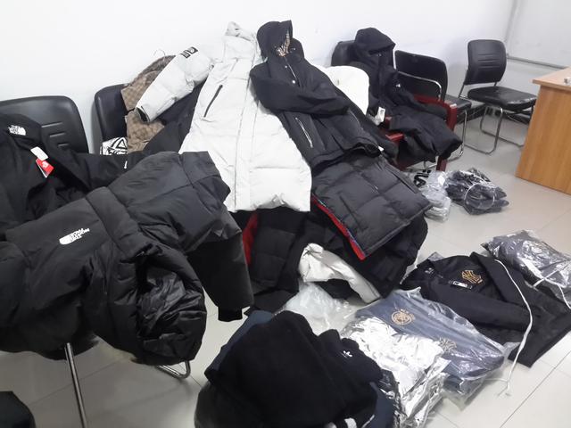 附近外贸服装店(石家庄一小店“外贸服装尾货”价格“亲民”？想多了，都是假货)