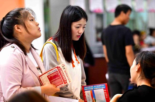 应届毕业生的优势(应届生身份的“隐藏优势”，考公务员仅占其一，早知道早受益)