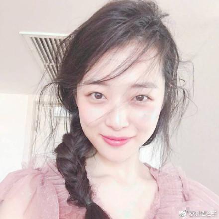 韩国雪梨自杀(25岁雪莉自杀身亡，消防人员曾为雪莉做心肺复苏，无奈心脏已停跳)