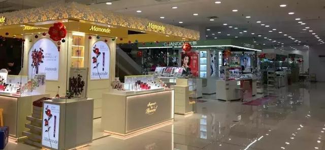 买护肤品去哪个网站买正品还是到实体店买(为啥网上买的化妆品和实体店不一样？看完很震惊)