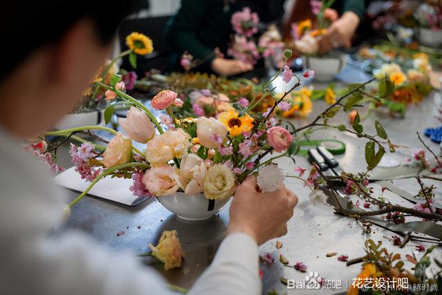 哪里有学插花的想开花店(花艺培训哪里好？国内知名花艺培训机构学校)
