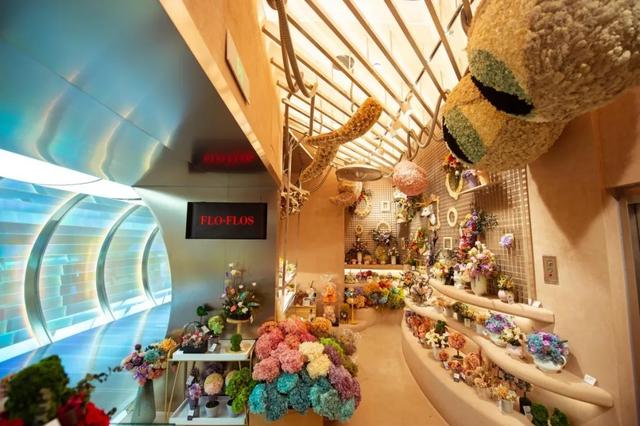 附近卖仿真花的实体店(花在Flo-Flos：在北京时尚地标，打造一座“冻龄花”殿堂)