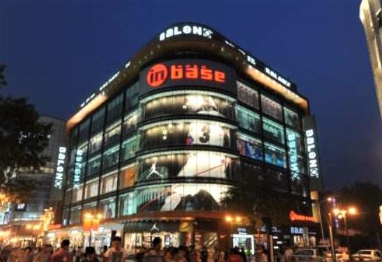 班尼路品牌简介(班尼路终于回来了：五年关掉2000家店自救，阵痛过后迎来春天？)
