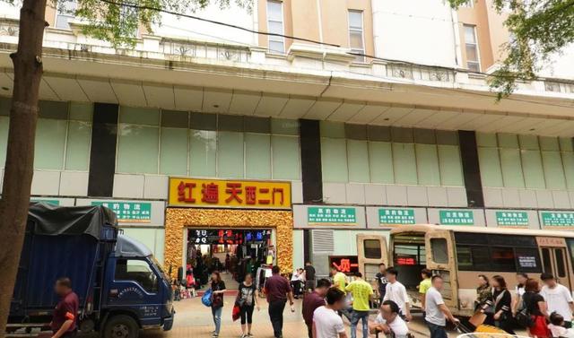 阿里巴巴女装批发厂家直销批发价格(全国服装批发进货渠道哪里「最便宜」)