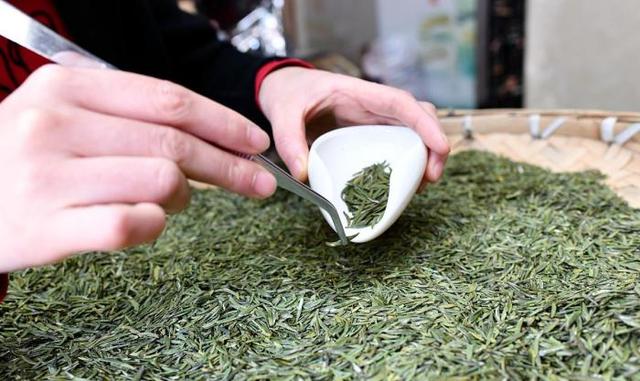 茶叶利润大吗(路边茶叶店看着冷清，却很少倒闭？而他们是怎么“盈利”)