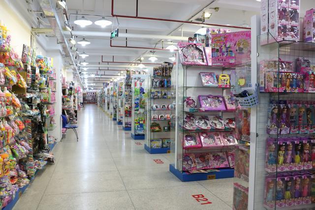 批发小孩玩具去哪进货m(玩具店在哪里批发玩具最合适，批发玩具应该注意什么？)