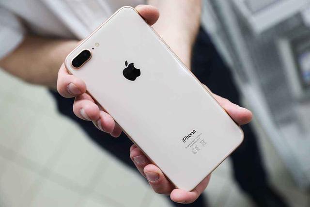 iphone怎么省电一晚上废了50的电(苹果手机掉电太快？先把这两大功能关闭，续航提升一倍)