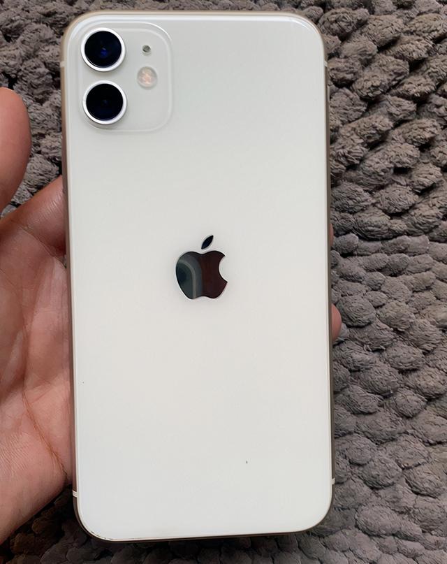 苹果11原装屏幕(商家太不走心，粉丝2800买“原装”iPhone11，竟发现换过外壳)