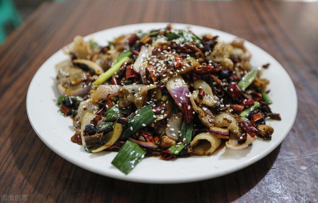 一个小饭店一天的利润(山西小伙开菜馆，一年盈利150万，小生意也能赚大钱)