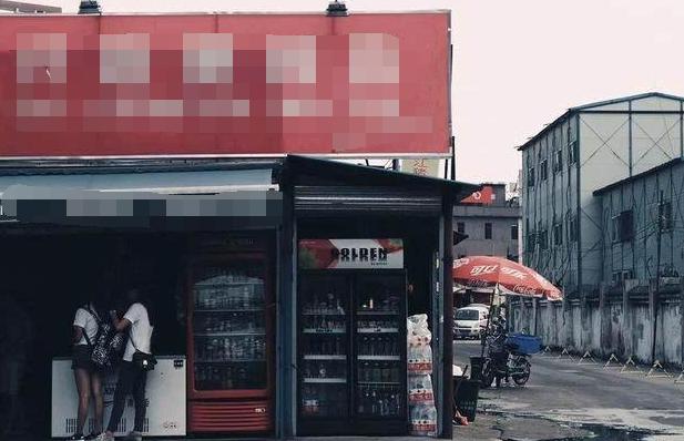 开一个干货零食店大概多少钱(小哥在镇上租店，月租金500元还送一层，随便做个生意就赚回来了)
