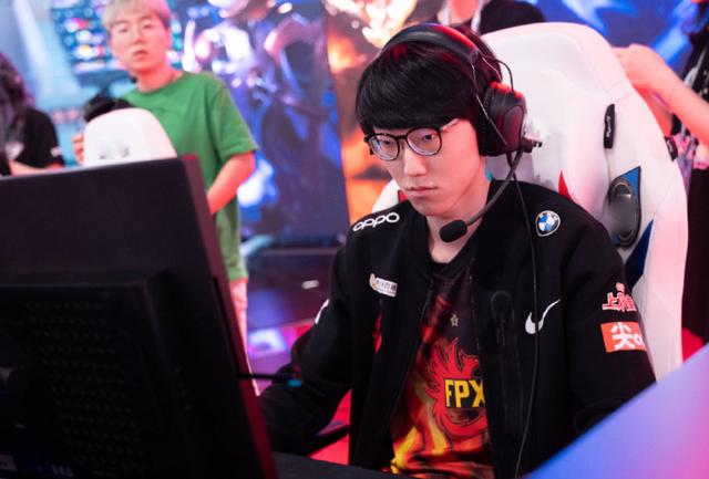 s7edg(加冕6冠王！EDG干碎FPX梦回S7，VIPER力挽狂澜，金贡：输在2方面)