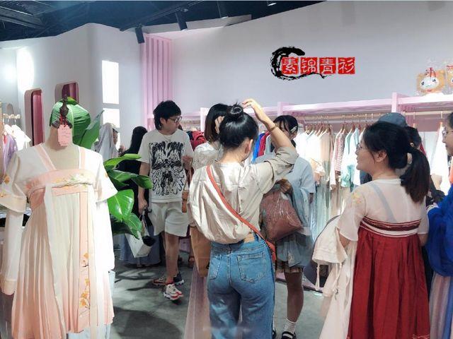 0元开店0元铺货无加盟费唐装汉服女装(汉服加盟体验馆需要投资多少)