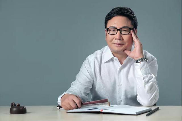 吴伯凡是怎样一个人(刘润对话吴伯凡：2021，每个人都应该自我“升维”)