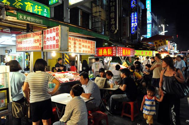 新手创业开什么店最好(新手做什么生意比较好？做以下这些行业，更容易赚到第一桶金)