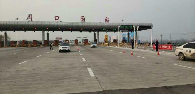 牛牛网约车怎么样:牛牛汽车公司有“牛”车：旗下“网约车”不听民警喊话 高速路口逆行惊险逃逸