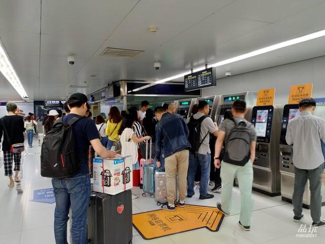 没有nfc怎么充值公交卡(把公交卡“绑”在手上之后，我终于不再抱怨手机没有NFC了)