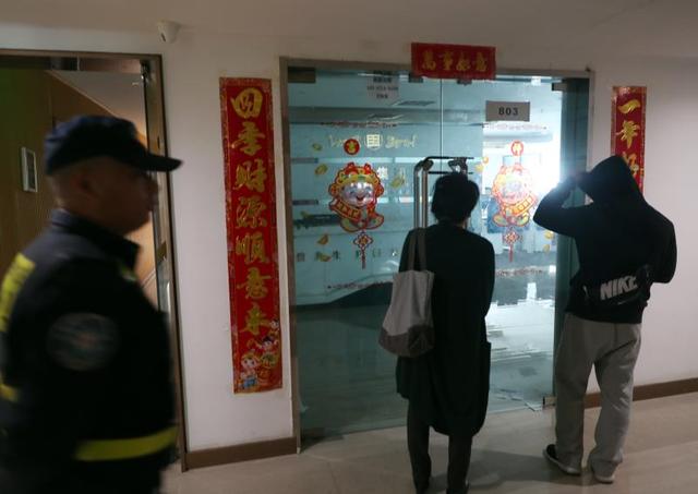 郑州汽车分期骗局(车身贴广告，广告公司帮还月供？郑州多位车主购车后月供却被断)