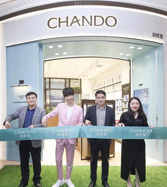 附近有没有自然堂专卖店(自然堂开出首家新零售概念店 将“化妆品单品牌店”玩出了新花样)