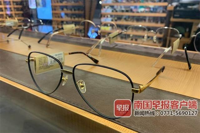 淘宝网眼镜框(网络配镜低价却易出“误差”，部分商家没有资质)