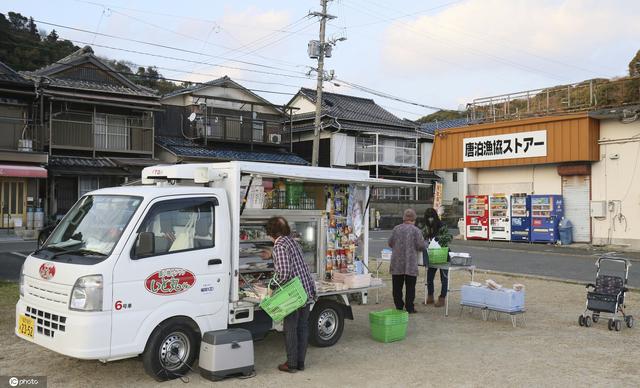 移动便利店(家门口就能购物！日本兴起移动超市)
