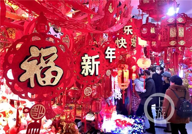 饰品批发市场在哪里(喜迎牛年！朝天门春节饰品市场格外“红”)
