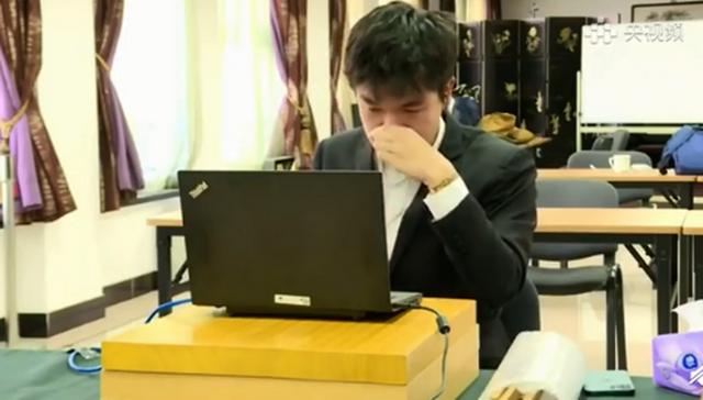 柯洁痛失世界棋王赛冠军，哭着说抱歉，网友心疼：你已经很棒了(柯洁痛失世界棋王赛冠军原因)