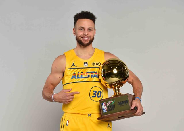 nba三分球大赛库里(三分大赛夺冠 库里：这个冠军献给汤普森)